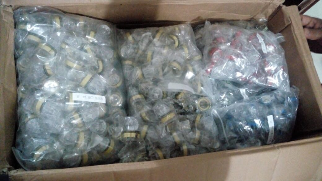Happy customer showing received Sikes underwater fishing light samples